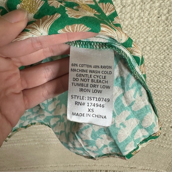 PERIWINKLE COLLECTION green and gold ginkgo print ruffled sleeve top XS - Picture 6 of 6